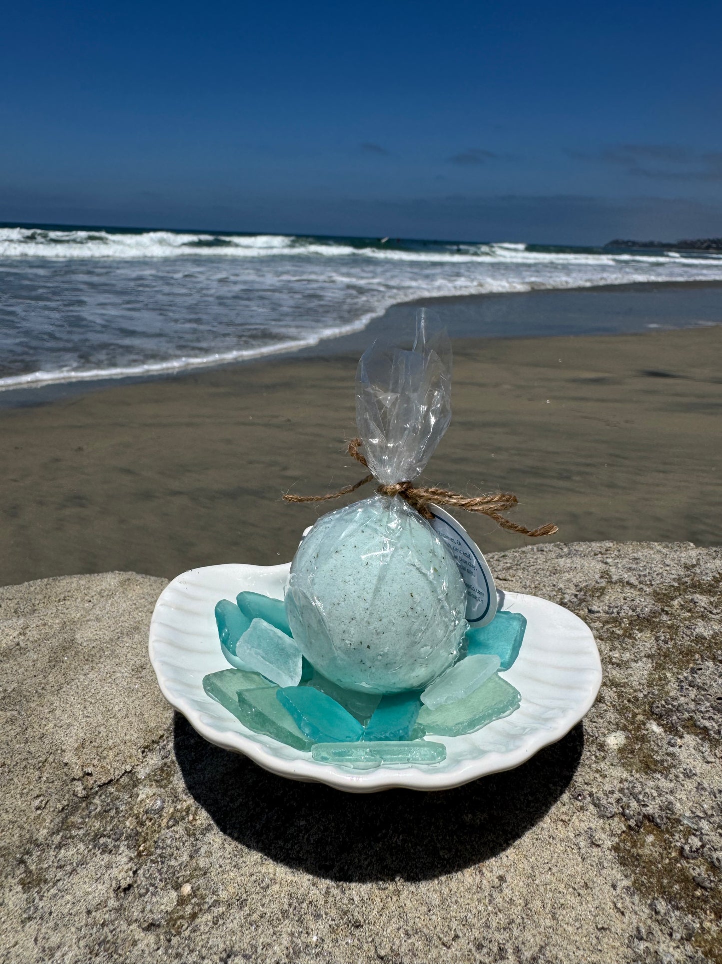 Bath on the Beach 🐚🫧 - lavender, eucalyptus and sea kelp bath bomb